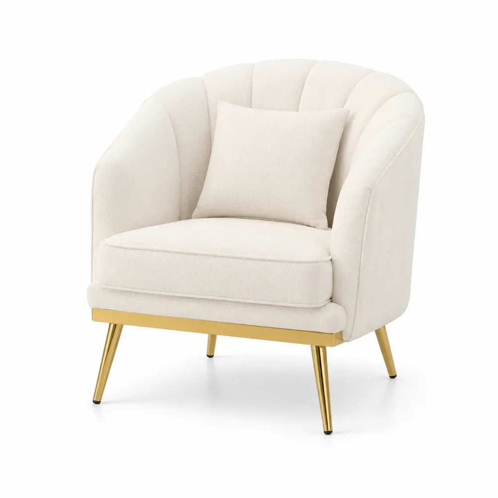 Poltrona in tessuto crema con gambe in metallo dorato